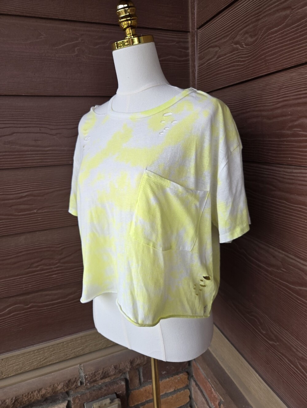 Betsey Johnson Yellow & White Tie‑Dye Distressed Cropped Tee – Women’s XL NEW